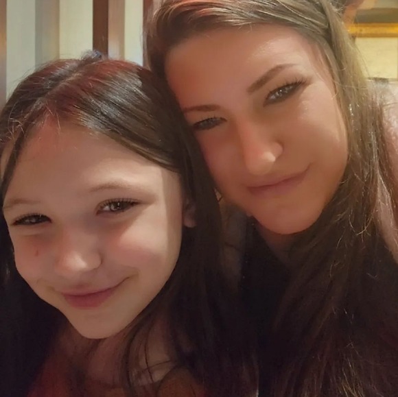 Meet your Posher, Amanda - Picture 1 of 1